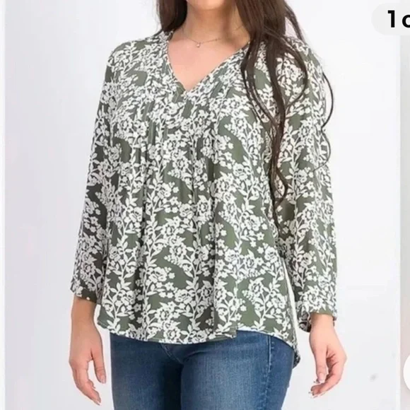 Stitch Fix Fun2Fun Maley Green Floral 3/4 Sleeve Top Small - Picture 1 of 7
